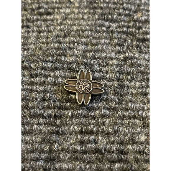 McDonald’s 25th Anniversary Atom Employee Lapel Hat Pin - Picture 1 of 3